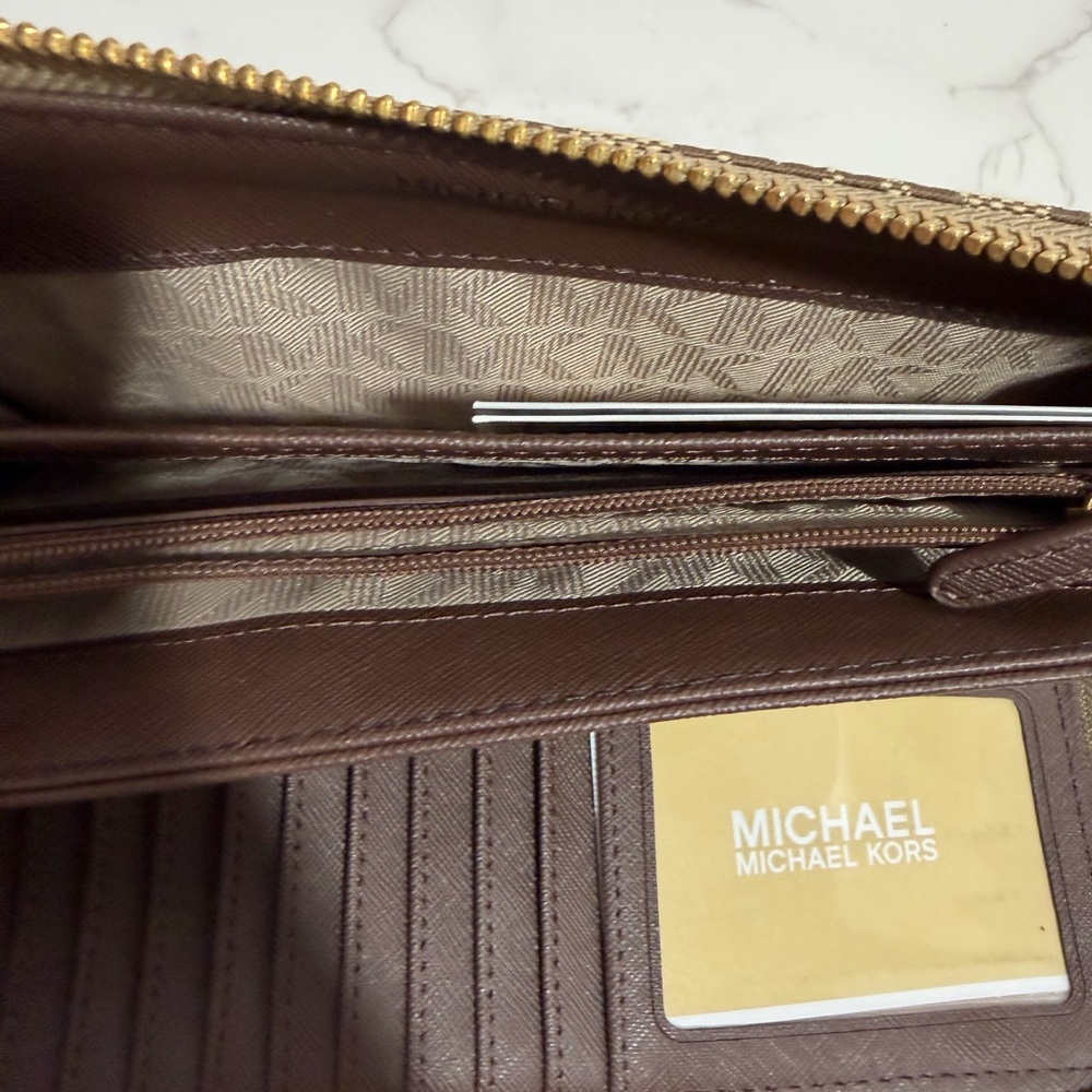 NWOT Michael Kors Beige/Brown MK Logo Zip Wallet - Picture 7 of 11